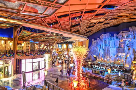 where is mohegan sun.